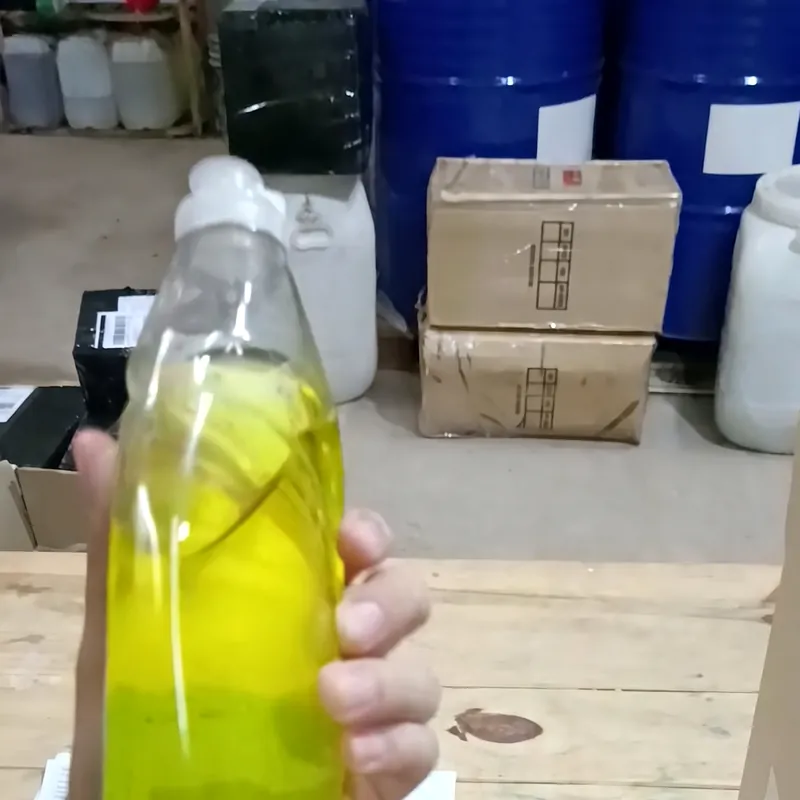 El galpón de Infinit en Formosa: tambores, bidones y cajas listas para despachar